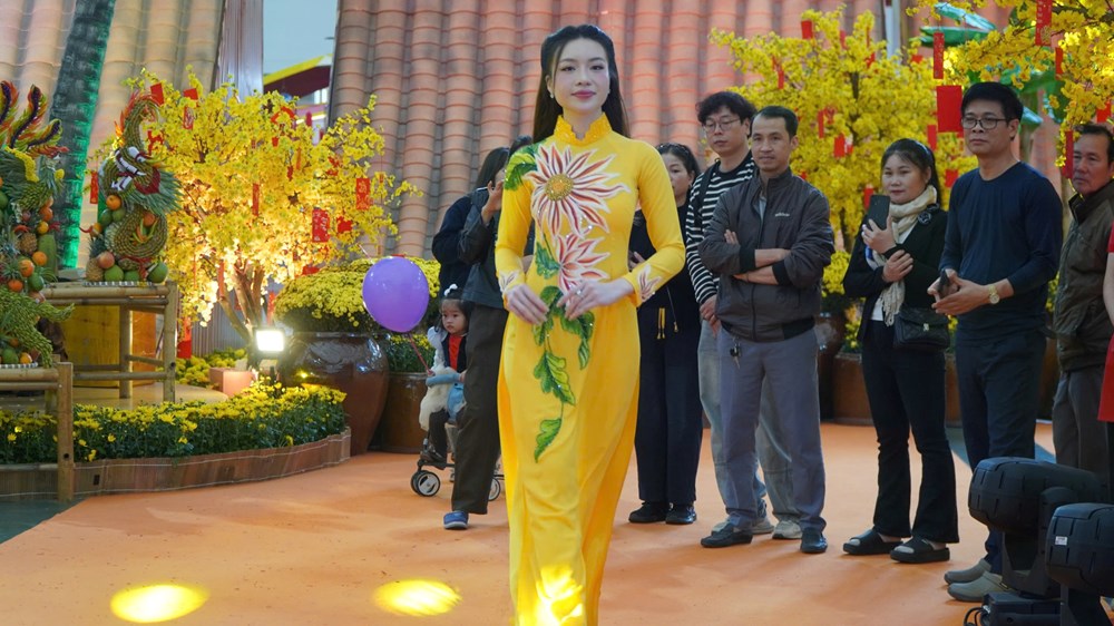 Hội chợ Mùa Xuân 2026 sôi động với chuỗi sự kiện nghệ thuật trong ngày cuối tuần - ảnh 1