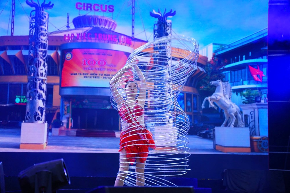 Xiếc thu hút khán giả tại Hội chợ Mùa Xuân 2026 - ảnh 3