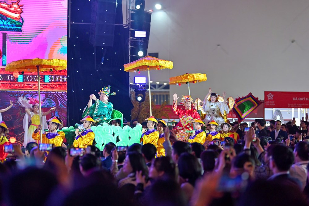 Rực rỡ sắc xuân trong chương trình nghệ thuật bế mạc Hội chợ Mùa Xuân 2026 - ảnh 3