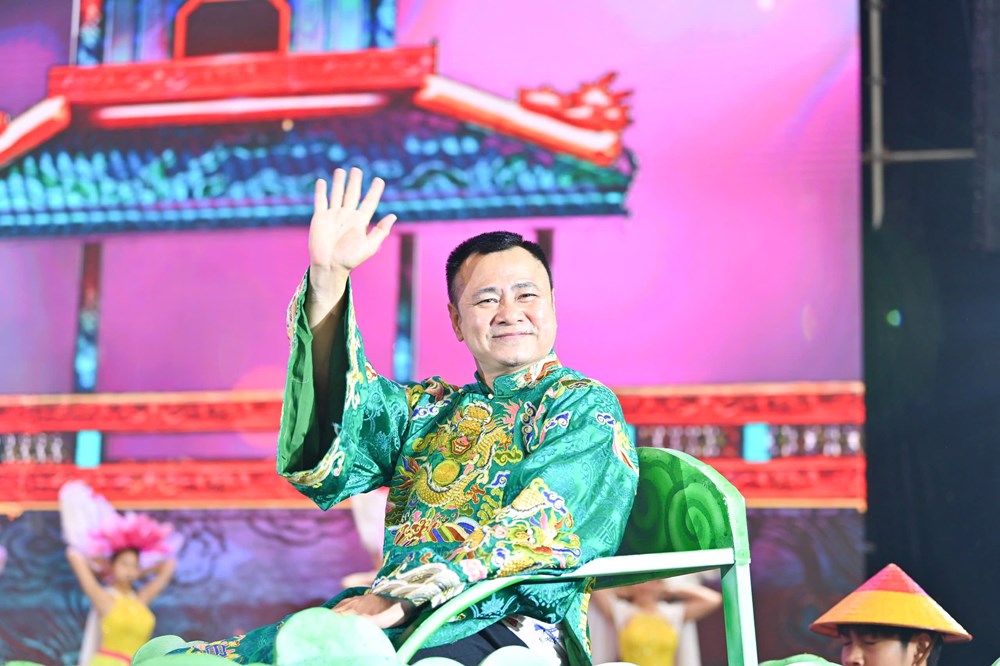 Bộ 3 “Táo quân” xuất hiện trên sân khấu Lễ bế mạc Hội chợ Mùa Xuân 2026 - ảnh 3