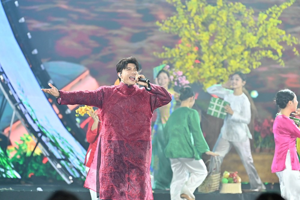 Rực rỡ sắc xuân trong chương trình nghệ thuật bế mạc Hội chợ Mùa Xuân 2026 - ảnh 10
