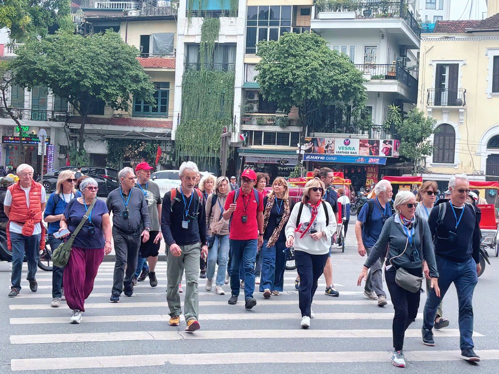 Du khách nước ngoài “phải lòng” Tết cổ truyền của người Việt - ảnh 1