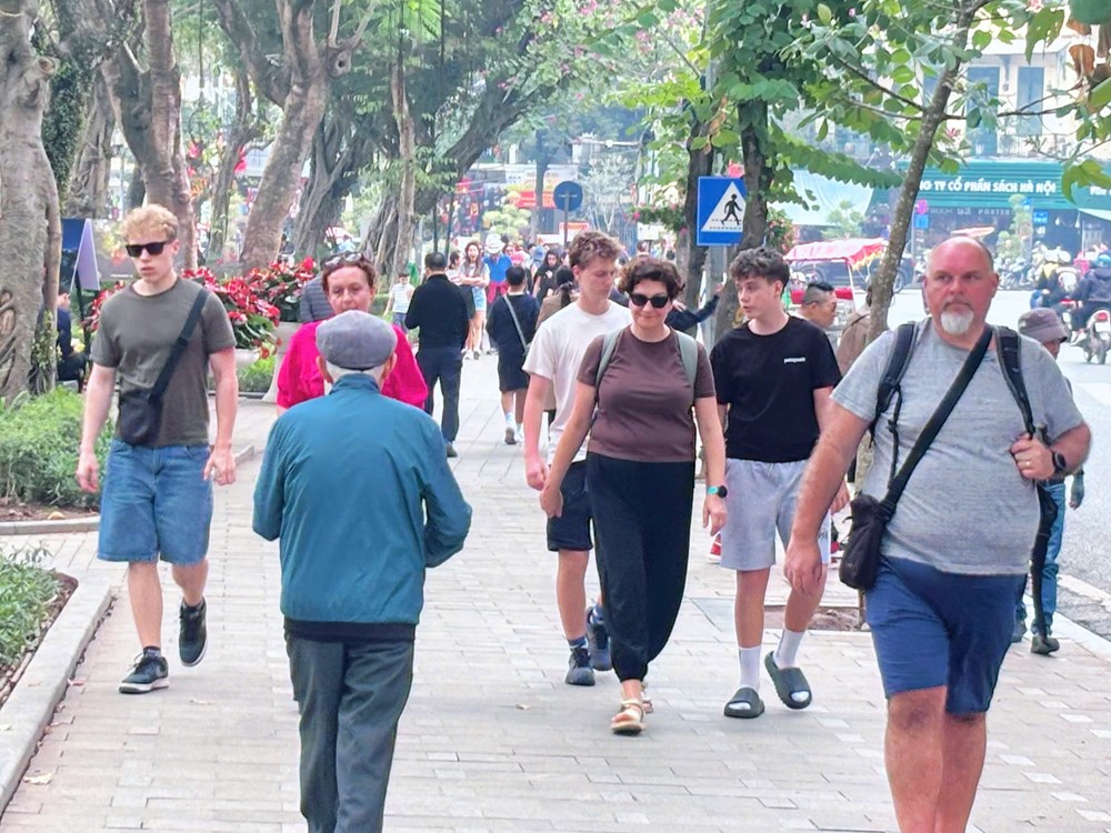 Du khách nước ngoài “phải lòng” Tết cổ truyền của người Việt - ảnh 3