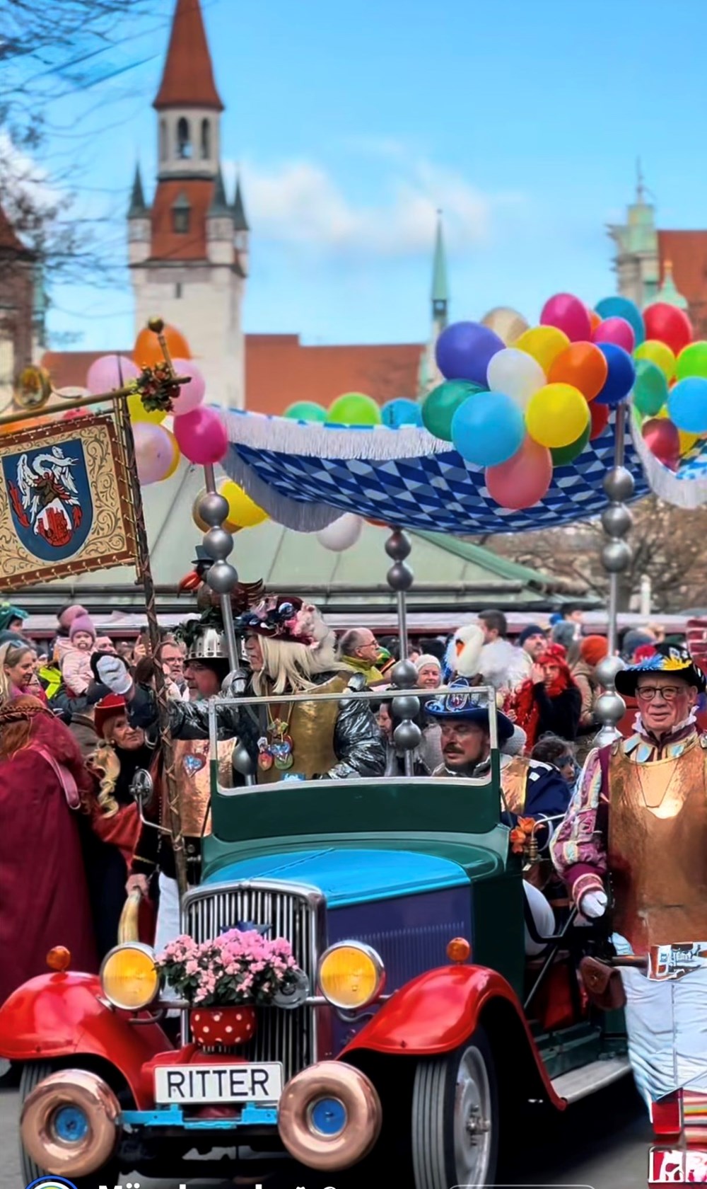 Mùa lễ hội hóa trang ở Munich: Khi phố cổ “lên đồ” và văn hóa Bavaria bước ra đường - ảnh 1