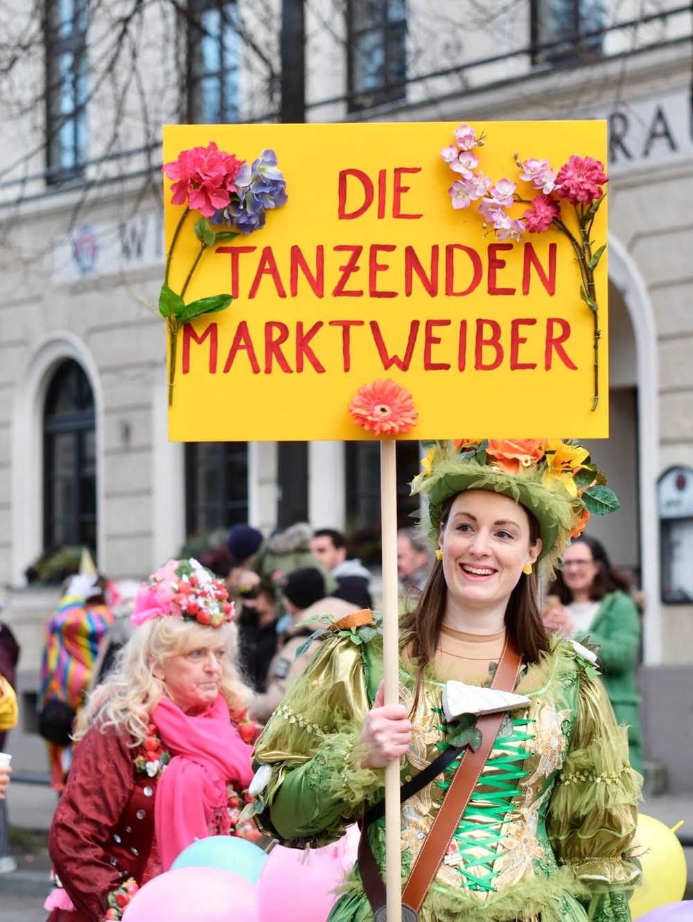 Mùa lễ hội hóa trang ở Munich: Khi phố cổ “lên đồ” và văn hóa Bavaria bước ra đường - ảnh 3