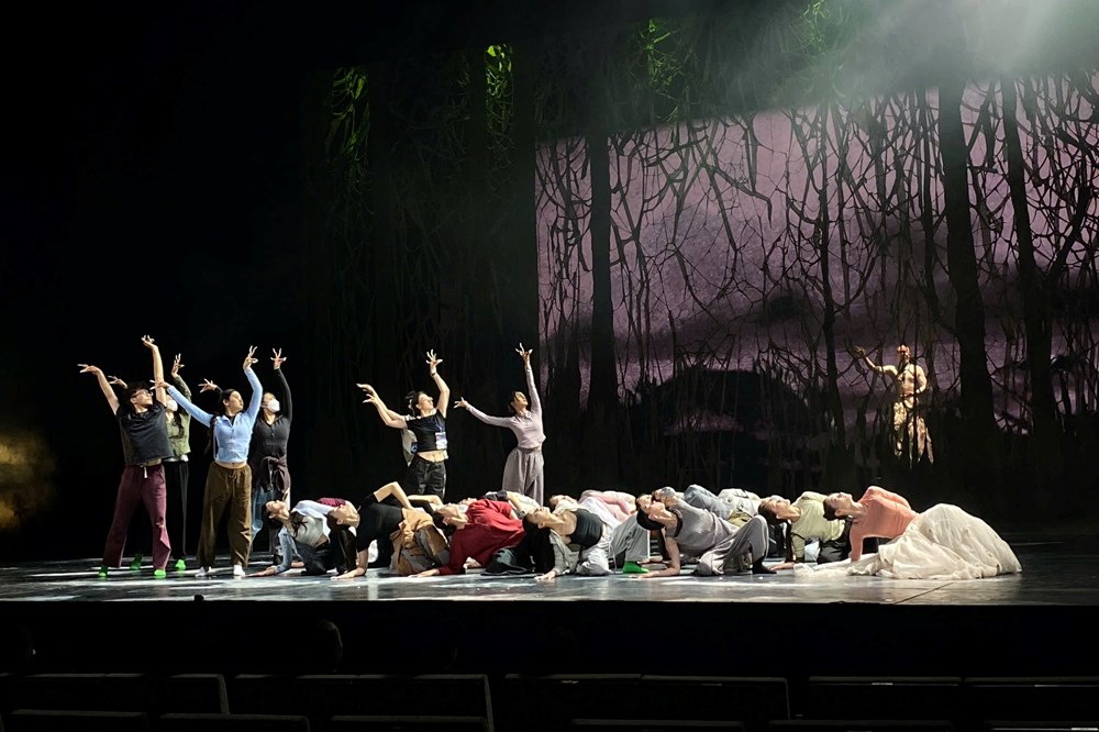 Cục trưởng Nguyễn Xuân Bắc chúc mừng nghệ sĩ Dương Lệ Bình và ê-kíp chương trình “Khổng tước” - ảnh 4