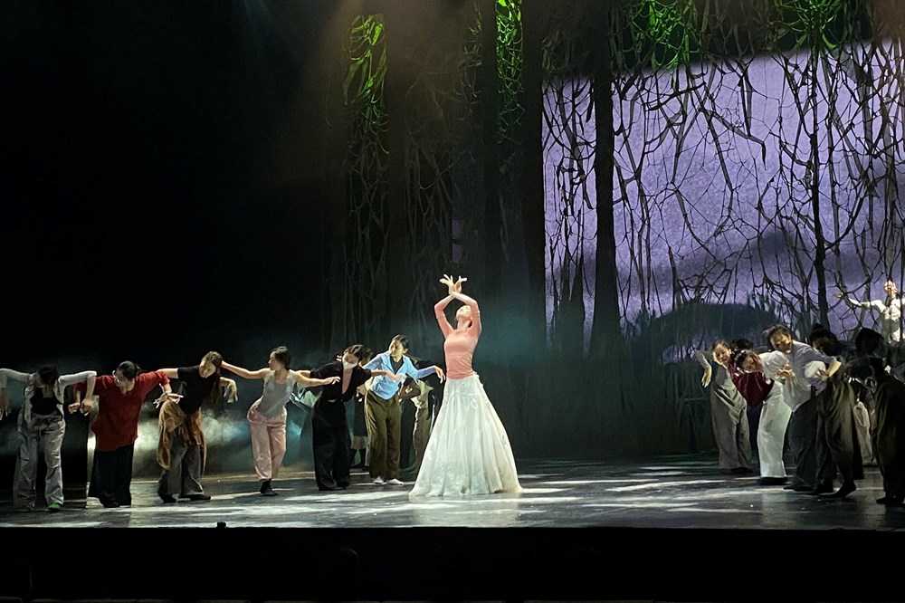 Cục trưởng Nguyễn Xuân Bắc chúc mừng nghệ sĩ Dương Lệ Bình và ê-kíp chương trình “Khổng tước” - ảnh 5