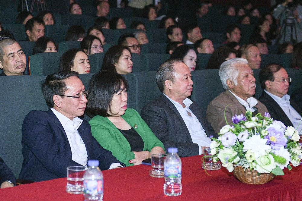 Phó Thủ tướng Mai Văn Chính dự buổi biểu diễn vở cải lương “Đế đô sóng cả” - ảnh 7