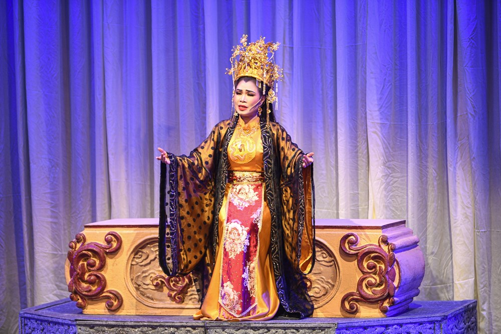 Phó Thủ tướng Mai Văn Chính dự buổi biểu diễn vở cải lương “Đế đô sóng cả” - ảnh 5