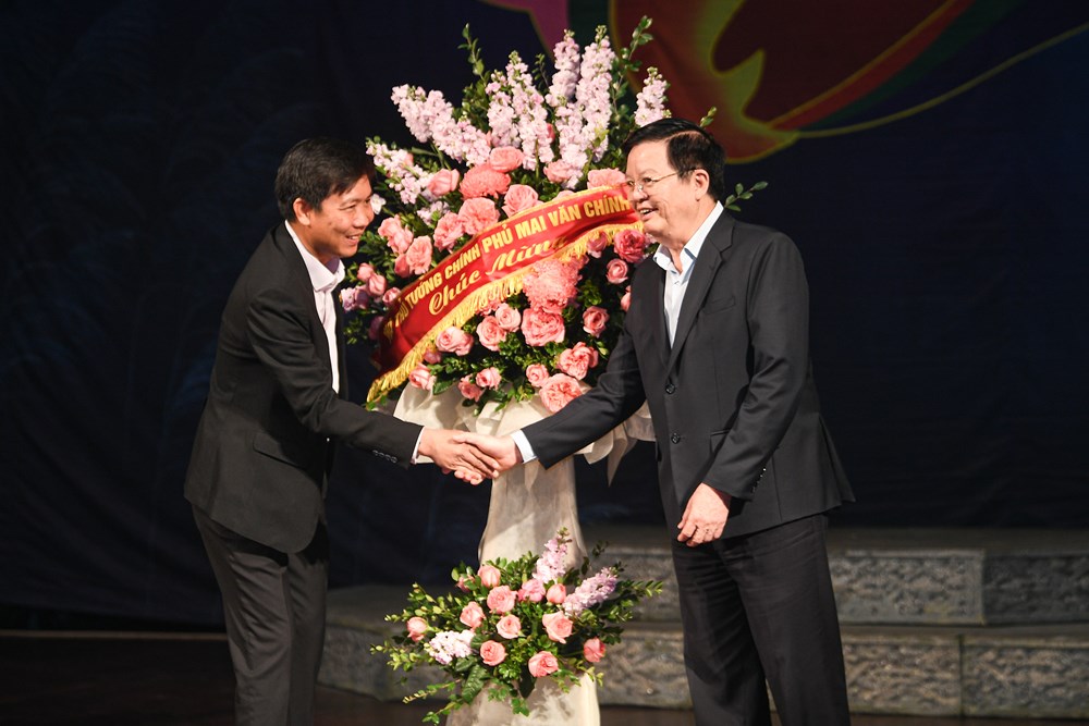 Phó Thủ tướng Mai Văn Chính dự buổi biểu diễn vở cải lương “Đế đô sóng cả” - ảnh 1