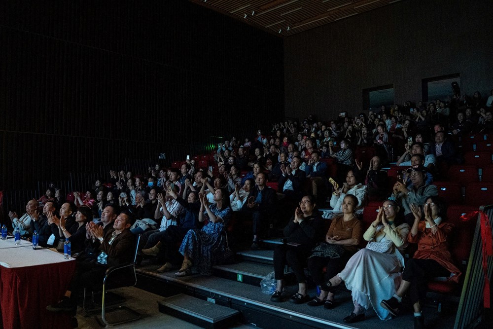 “Bắc Nam nối dải xuân hồng”: Cải lương hai miền kết hợp nghệ thuật xiếc - ảnh 7