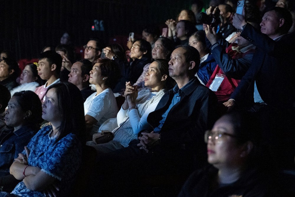 “Bắc Nam nối dải xuân hồng”: Cải lương hai miền kết hợp nghệ thuật xiếc - ảnh 6