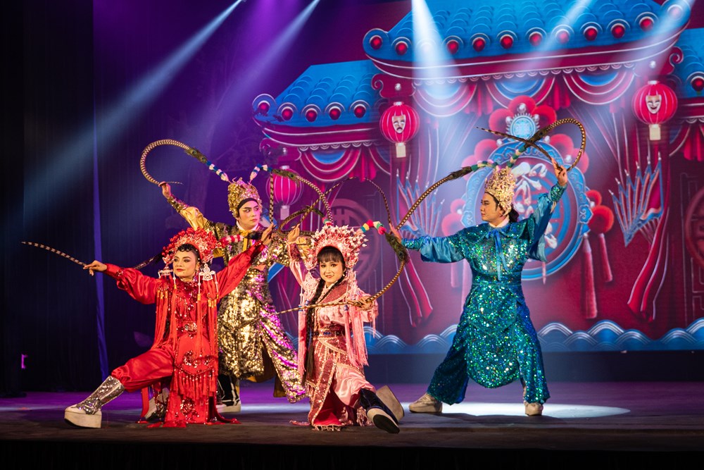 “Bắc Nam nối dải xuân hồng”: Cải lương hai miền kết hợp nghệ thuật xiếc - ảnh 2