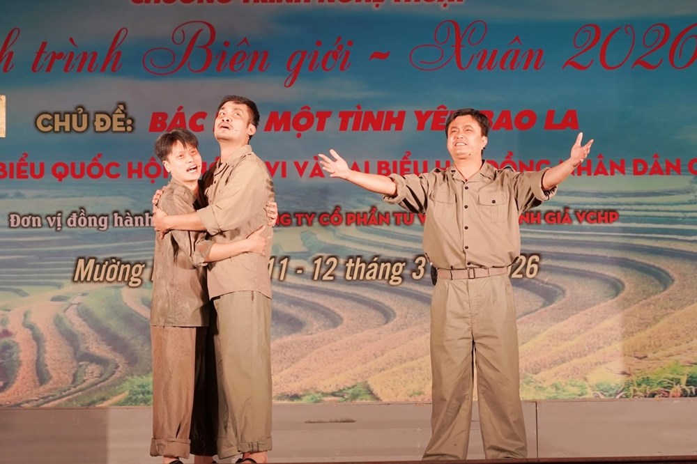 Nhà hát Kịch Việt Nam mang chương trình nghệ thuật đến với​ đồng bào vùng biên giới - ảnh 3