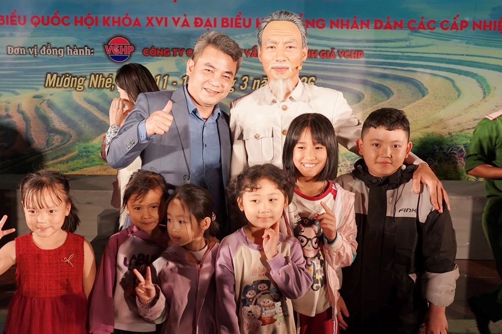 Nhà hát Kịch Việt Nam mang chương trình nghệ thuật đến với​ đồng bào vùng biên giới - ảnh 1