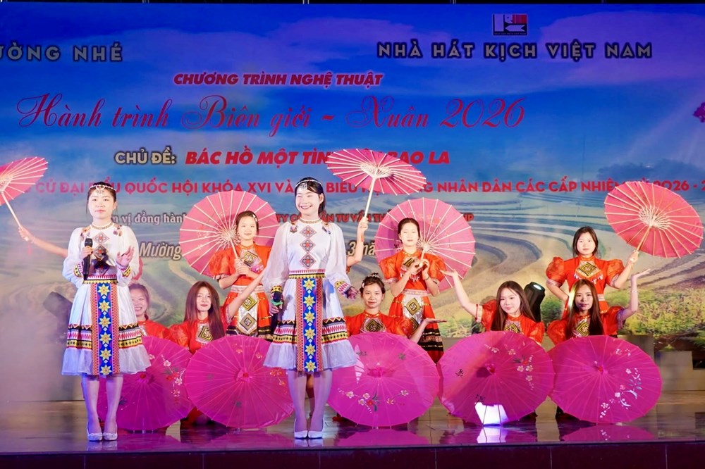 Nhà hát Kịch Việt Nam mang chương trình nghệ thuật đến với​ đồng bào vùng biên giới - ảnh 6