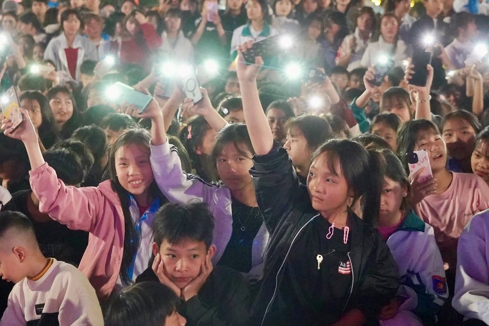 Nhà hát Kịch Việt Nam mang chương trình nghệ thuật đến với​ đồng bào vùng biên giới - ảnh 7
