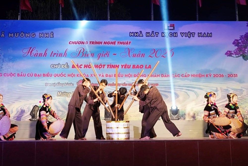 Nhà hát Kịch Việt Nam mang chương trình nghệ thuật đến với​ đồng bào vùng biên giới - ảnh 5
