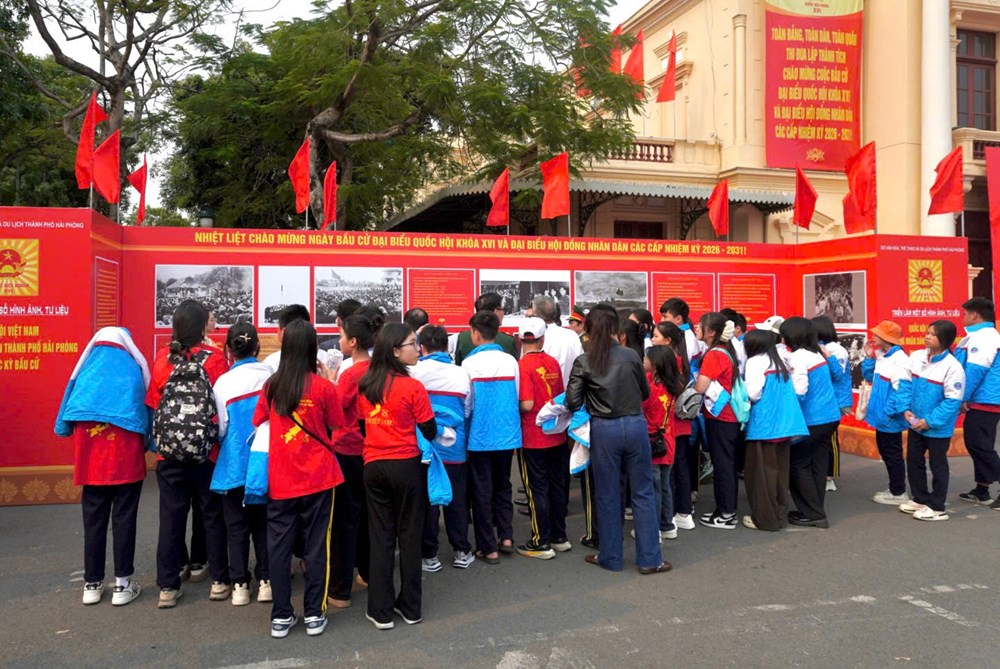 Hải Phòng tổ chức triển lãm ảnh, tư liệu hướng tới ngày bầu cử   - ảnh 3