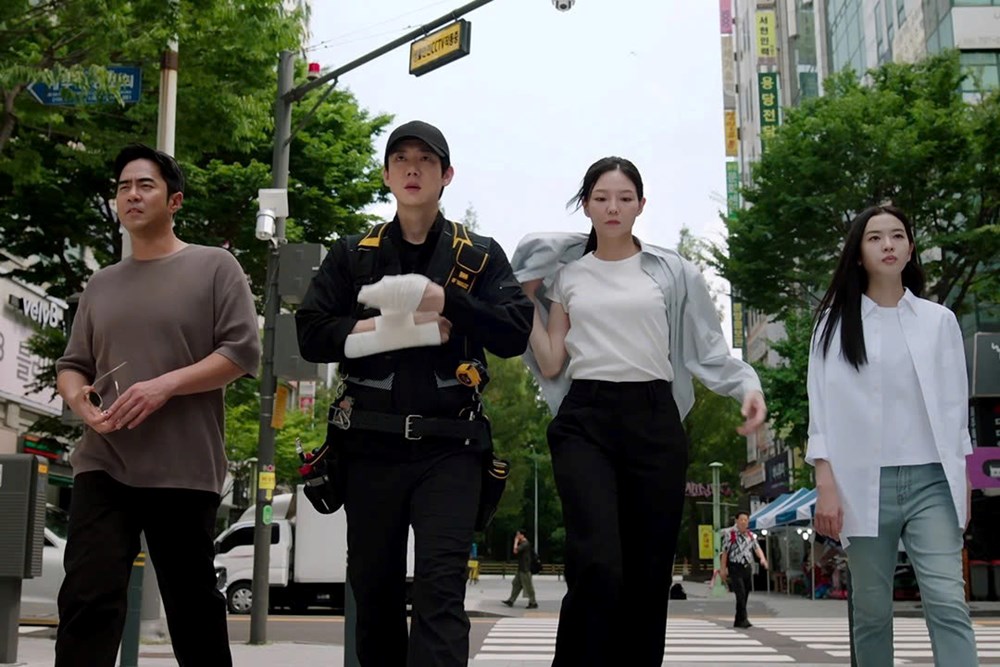 Yoo Yeon Seok “lột xác” khỏi hình tượng tổng tài trong phim “Luật sư bóng ma”  - ảnh 2