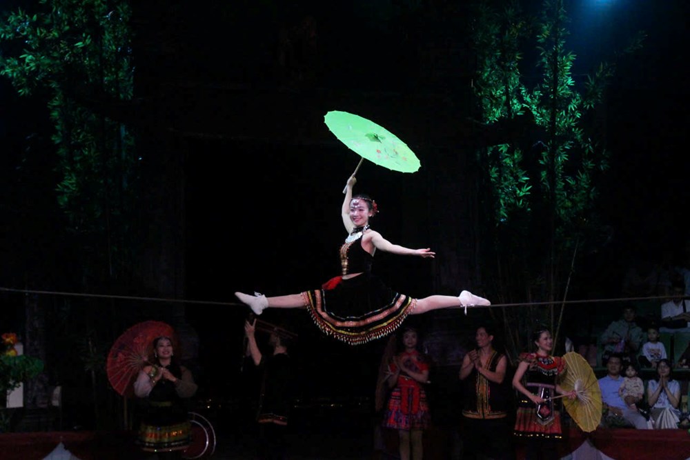 Thắp lửa nhiệt huyết tuổi trẻ qua nghệ thuật xiếc - ảnh 2