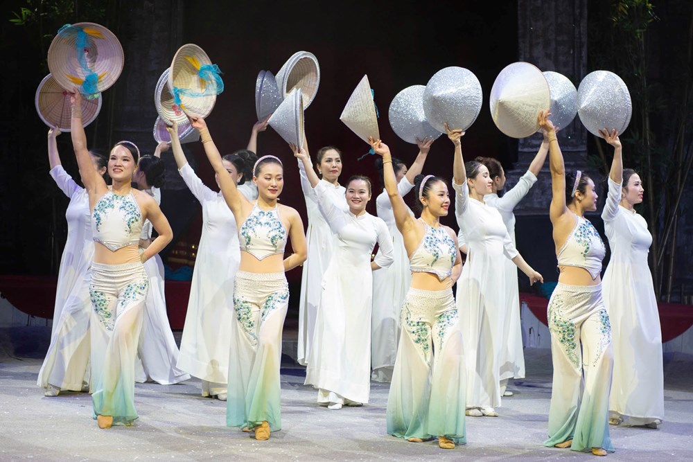 Thắp lửa nhiệt huyết tuổi trẻ qua nghệ thuật xiếc - ảnh 1