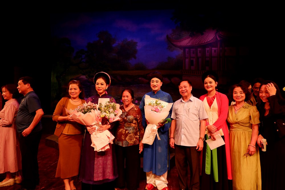 Khán giả kín rạp Kim Mã thưởng thức vở chèo cổ “Lưu Bình – Dương Lễ” - ảnh 1