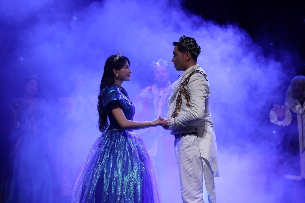 Lọ Lem trên sân khấu kịch không còn chờ phép màu - ảnh 13