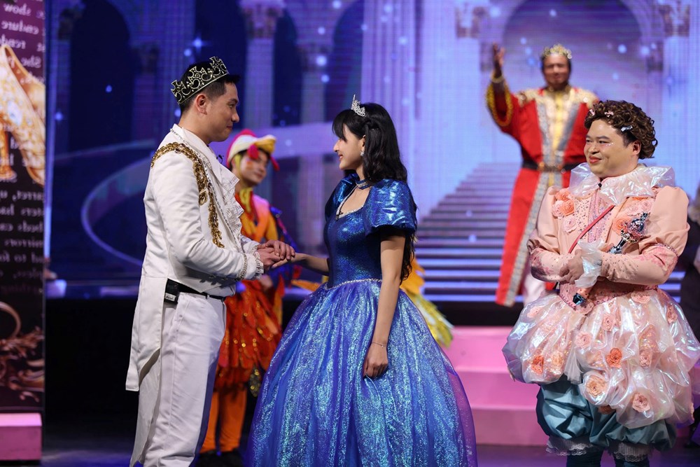 Lọ Lem trên sân khấu kịch không còn chờ phép màu - ảnh 14