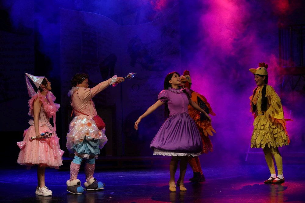 Lọ Lem trên sân khấu kịch không còn chờ phép màu - ảnh 5