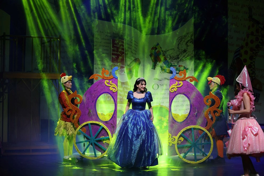 Lọ Lem trên sân khấu kịch không còn chờ phép màu - ảnh 6