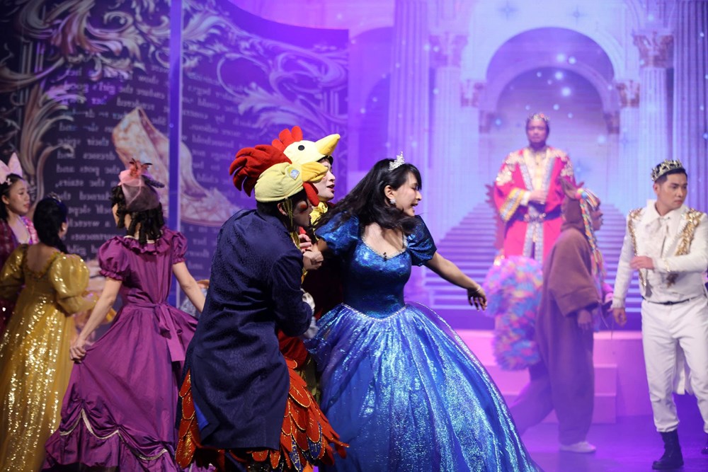 Lọ Lem trên sân khấu kịch không còn chờ phép màu - ảnh 9