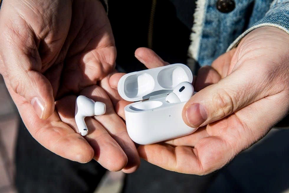 Đeo tai nghe mỗi ngày có thể gây “bào mòn” thính giác - ảnh 2