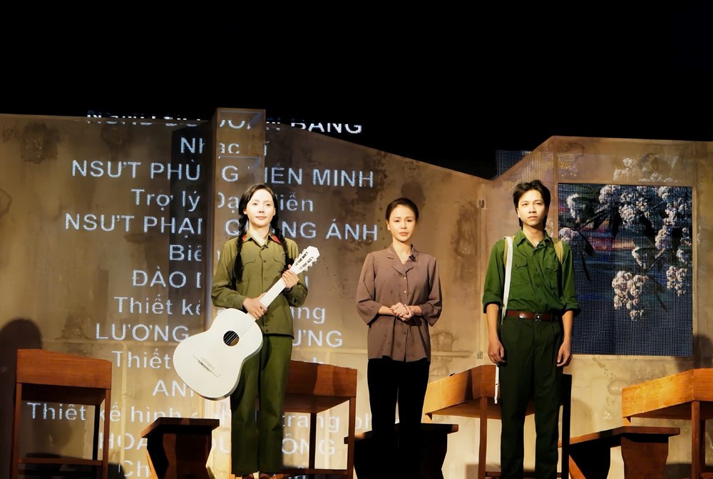 Vào vai cô giáo Vân trong “Quân khu Nam Đồng”, Lương Thu Trang gặp nhiều thử thách - ảnh 1