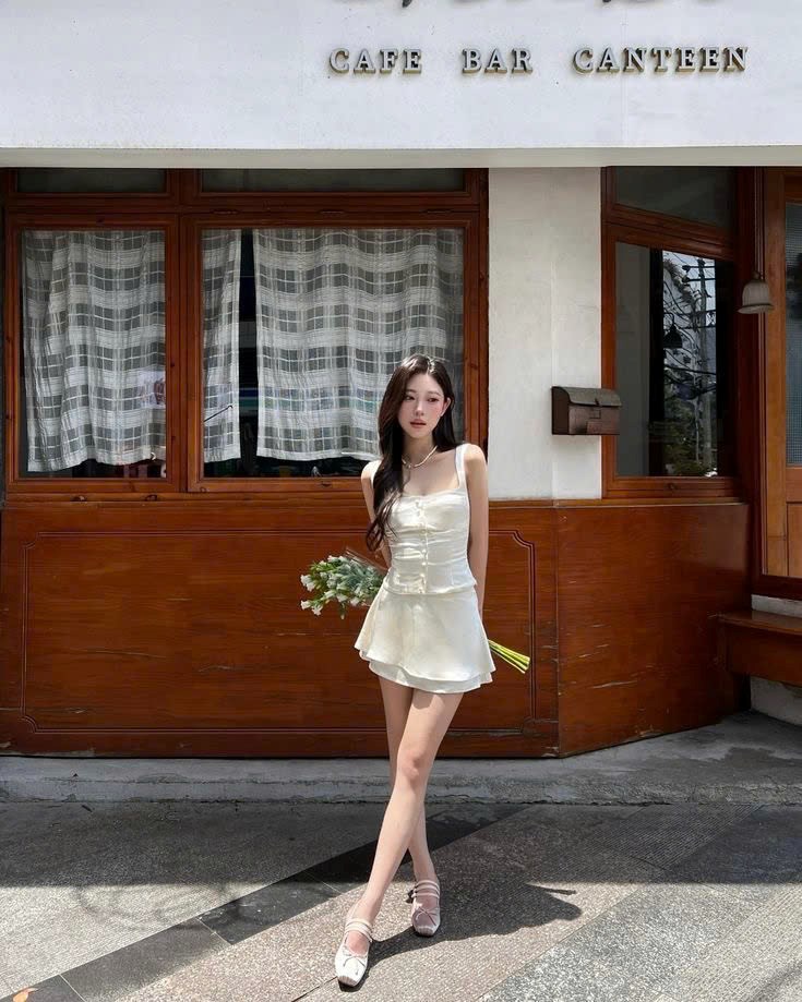 Mẹo chọn cổ áo phù hợp với từng dáng người - ảnh 2