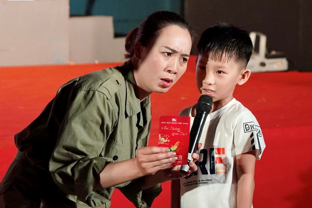 Nhà hát Kịch Việt Nam mang nghệ thuật đến vùng sâu, vùng xa tỉnh Bắc Ninh - ảnh 3