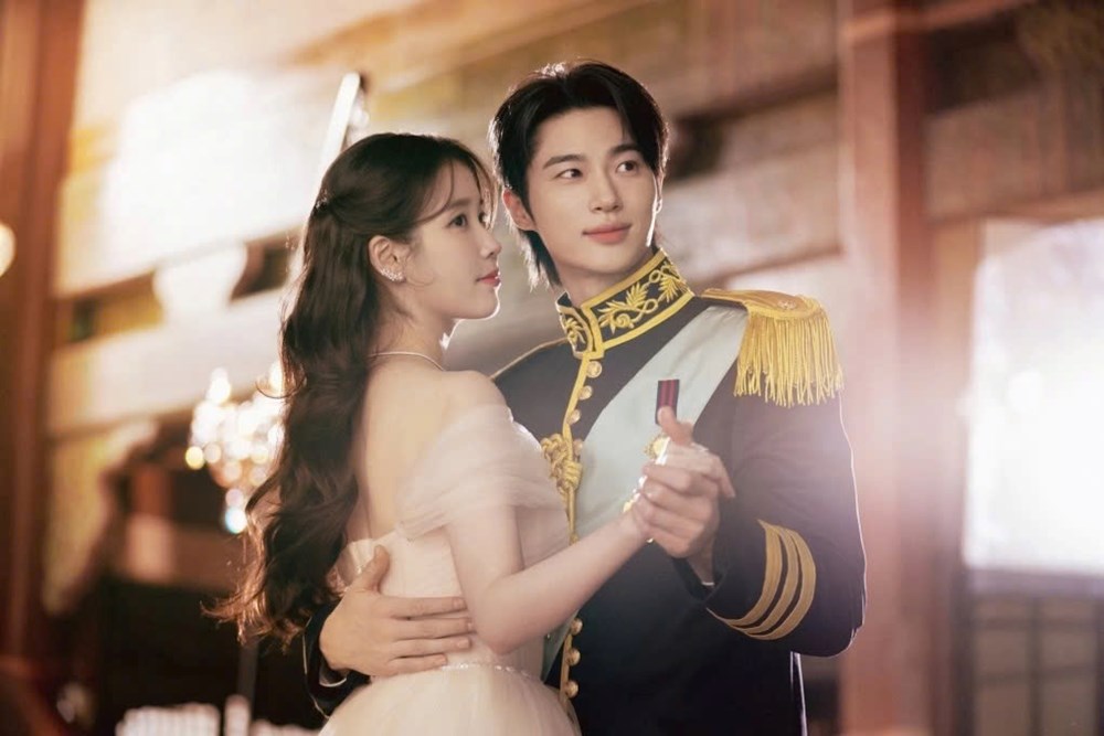 IU tái xuất ấn tượng​ trong bộ phim “Phu nhân đại quân thế kỷ 21” - ảnh 1