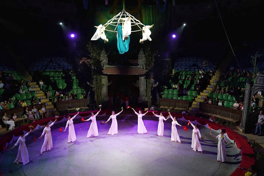 “Bữa tiệc” từ “Gala xiếc và ảo thuật ba miền” thu hút khán giả dịp lễ - ảnh 9
