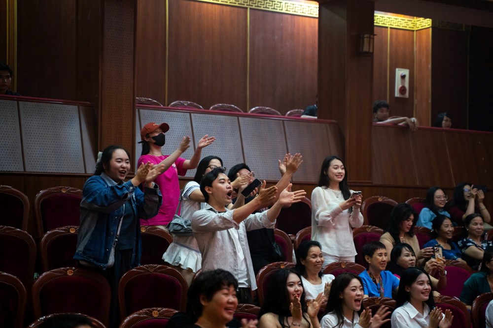 Sau tấm màn nhung của sân khấu chèo - ảnh 6