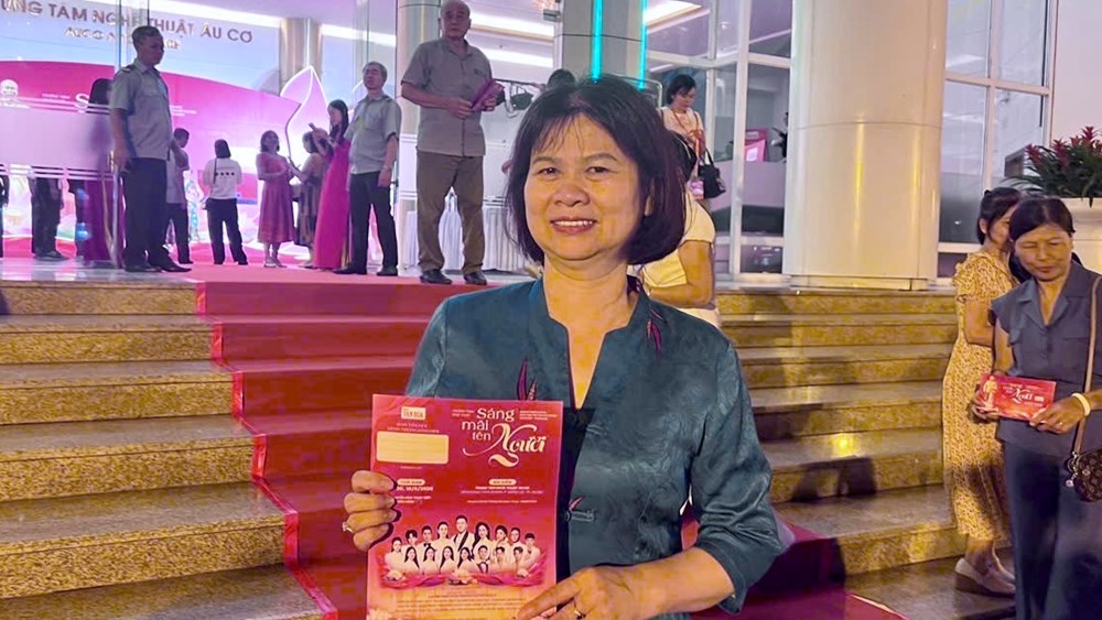 Nhiều cung bậc cảm xúc tại chương trình nghệ thuật “Sáng mãi tên Người” - ảnh 6