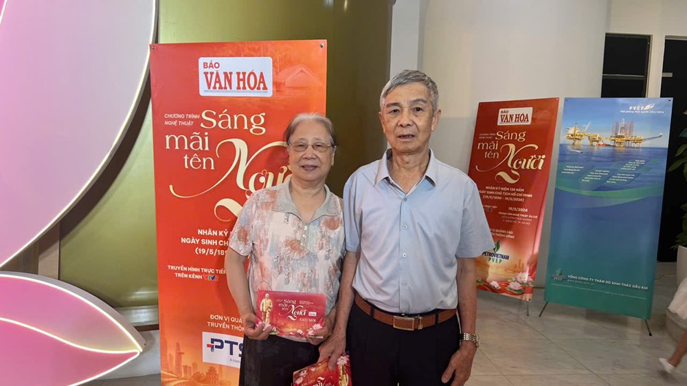 Nhiều cung bậc cảm xúc tại chương trình nghệ thuật “Sáng mãi tên Người” - ảnh 7