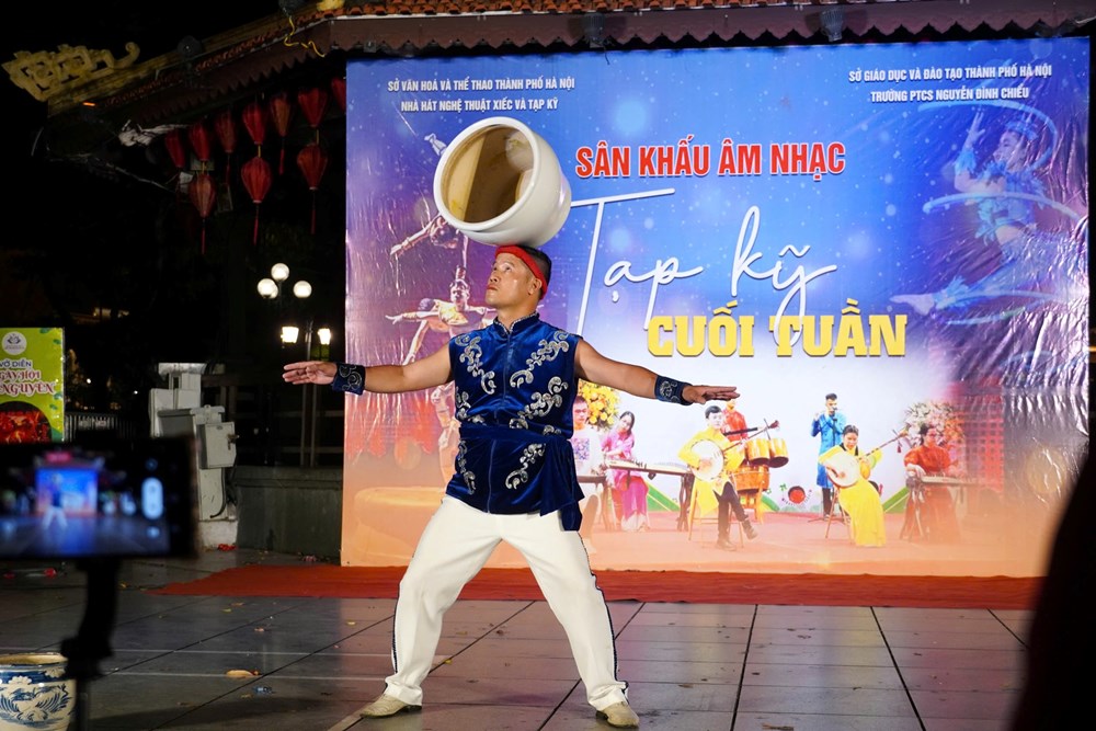 Mang nghệ thuật xiếc đến gần công chúng giữa không gian hồ Hoàn Kiếm - ảnh 5