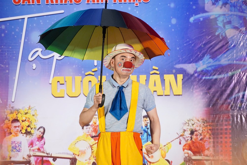 Mang nghệ thuật xiếc đến gần công chúng giữa không gian hồ Hoàn Kiếm - ảnh 2