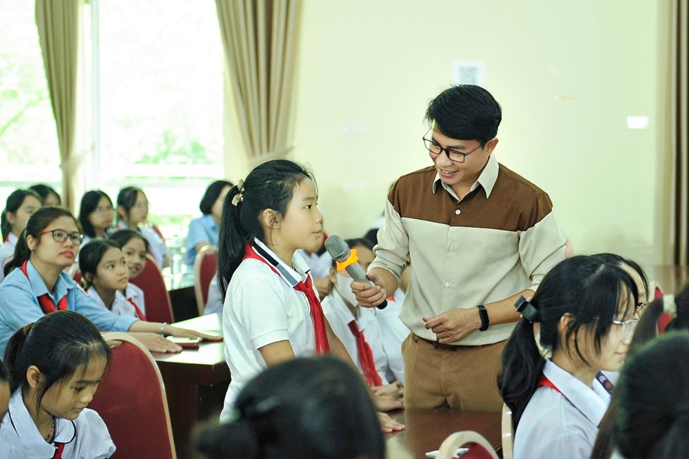 Cho con đôi chân, đừng trải sẵn con đường - ảnh 1