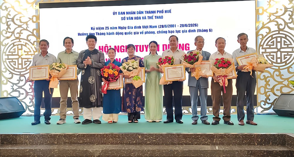 38 gia đình văn hóa tiêu biểu được tôn vinh tại Huế - ảnh 2