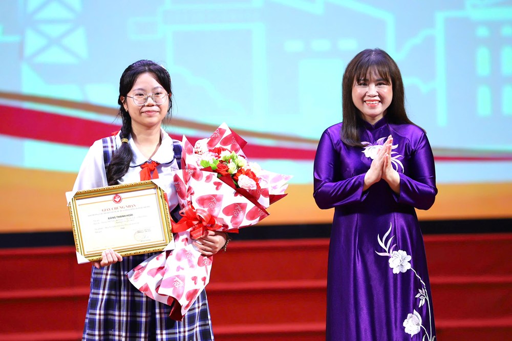 Lần đầu tổ chức, cuộc thi viết về bữa cơm gia đình tạo sức hút lớn - ảnh 1