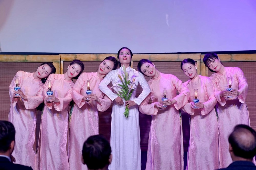 Vở diễn “In bóng Long Thành”: Tái hiện Hà Nội xưa giữa lòng phố cổ - ảnh 2