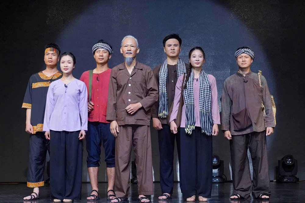 Đưa chương trình “Bác Hồ - Một tình yêu bao la” đến với khán giả Thái Lan, Lào - ảnh 1