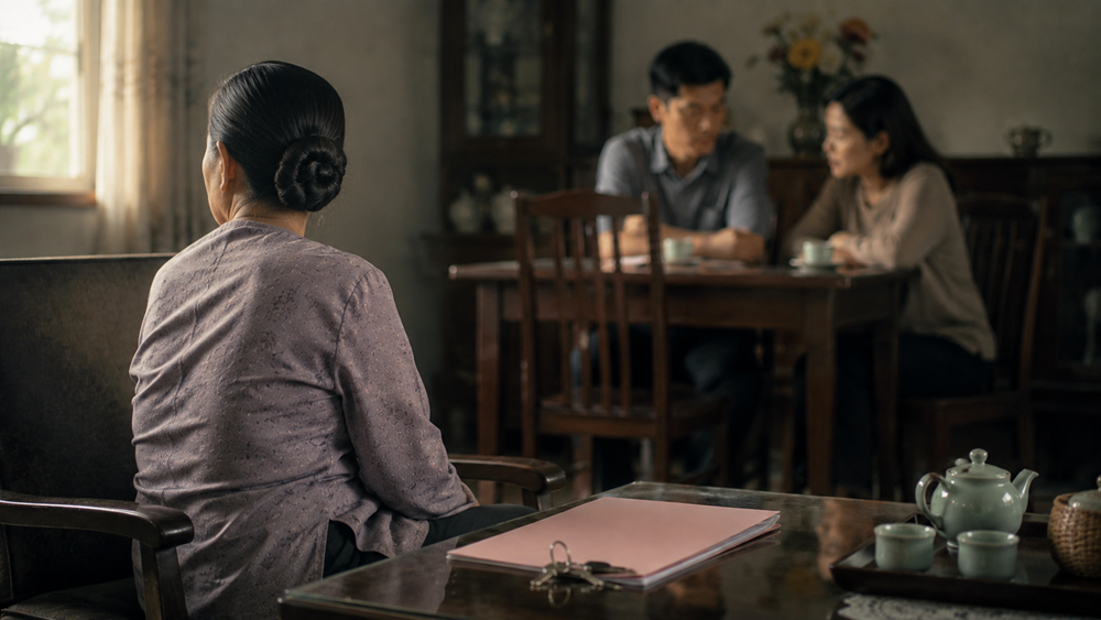 Trao hết tài sản cho con, cha mẹ còn lại gì? - ảnh 1