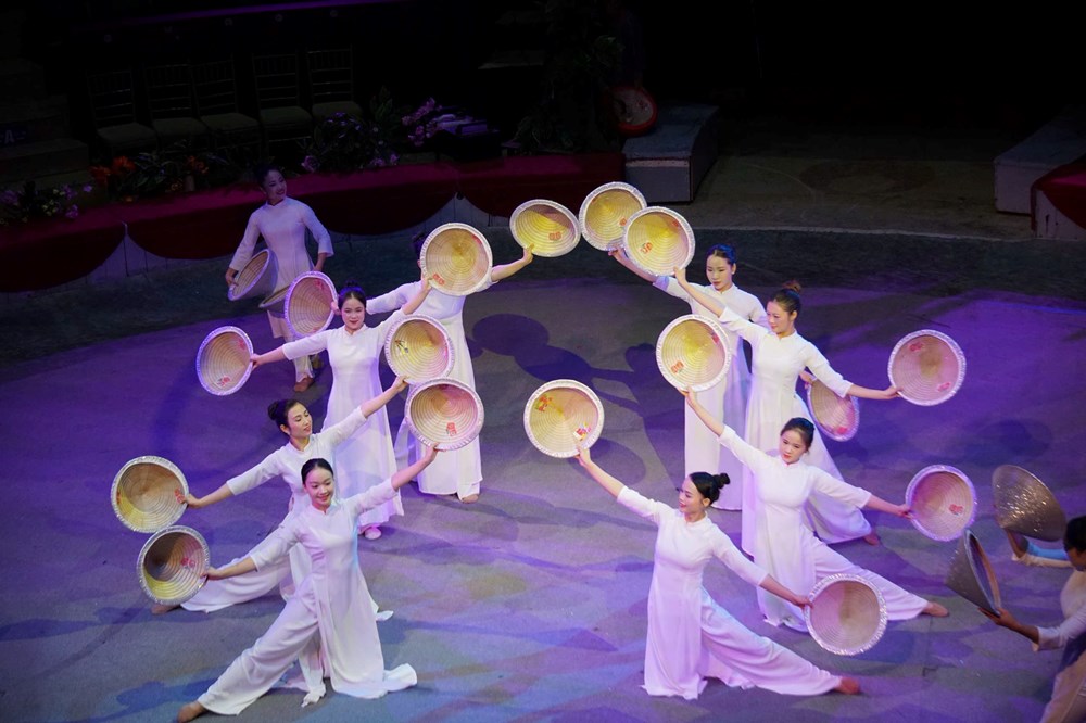 Khơi dậy niềm tự hào dân tộc bằng ngôn ngữ xiếc - ảnh 4